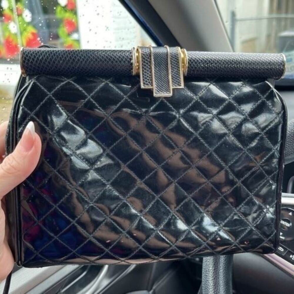 Vintage 80s Art Deco Designer Patent Leather bag in black Gold Clasp 6